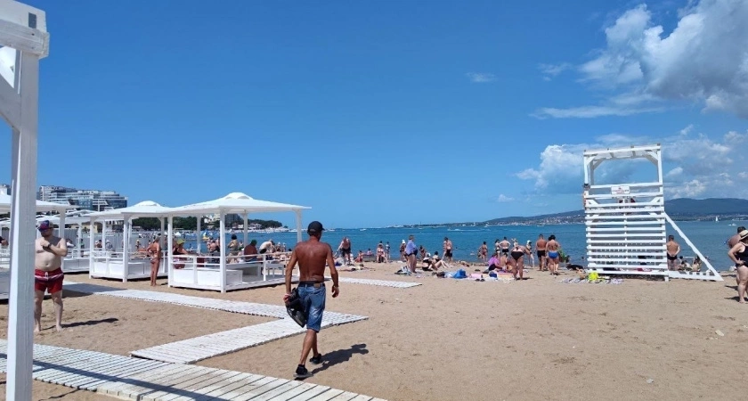 5 курортов, куда можно слетать за 30 000 рублей: наши соседи достают сапоги, а мы пакуем купальник