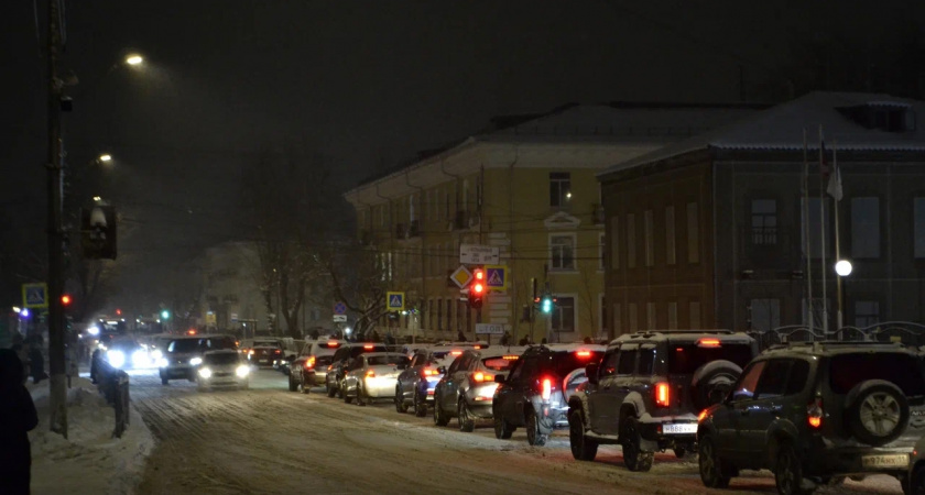 Под Иркутском автомобиль вылетел в кювет и опрокинулся на бок