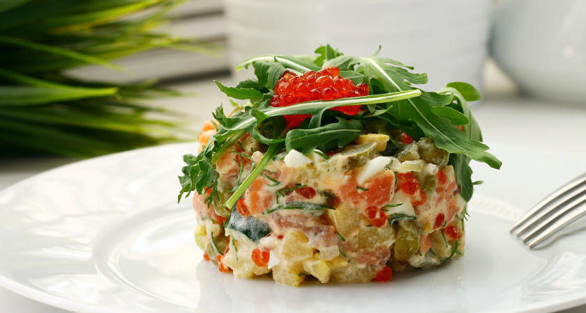 Новогодняя классика уходит в тень: какой салат готовят опытные хозяйки вместо "Оливье"