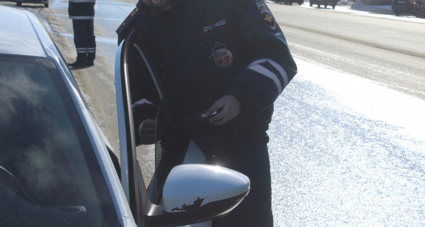 В Усольском районе автомобиль врезался в дерево, есть погибший