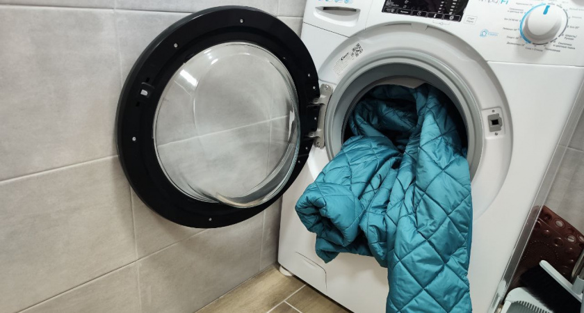 Куртку больше не стираю - чищу от загрязнений одним способом: 5 минут - и она сияет чистотой как новая