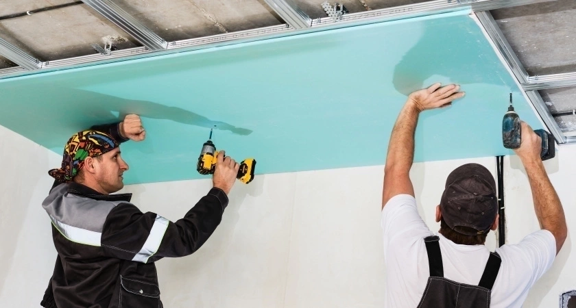 Вагонка, гипс или обои? Узнал, что лучше для потолка — сравнил и отказался от натяжного потолка