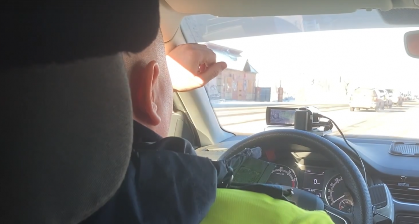 В Усолье-Сибирском автоинспекторы оштрафовали 8 водителей за рискованный обгон