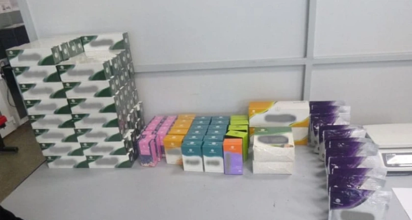 Иркутские таможенники изъяли в аэропорту крупную партию незадекларированных БАДов