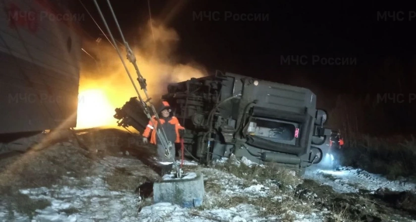 Грузовой состав с углем сошел с рельсов в Иркутской области и остановил движение поездов