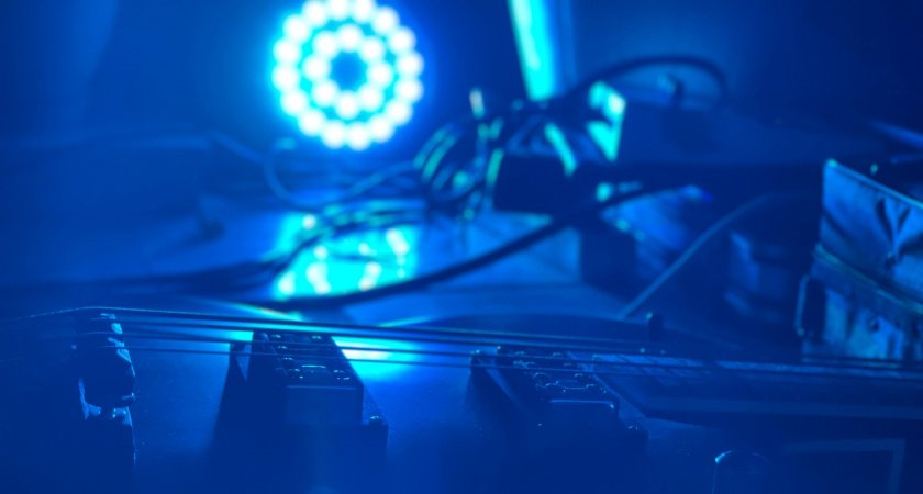 Усольские казаки покорили сцену Дворца культуры, выступив вместе с заслуженной артисткой России