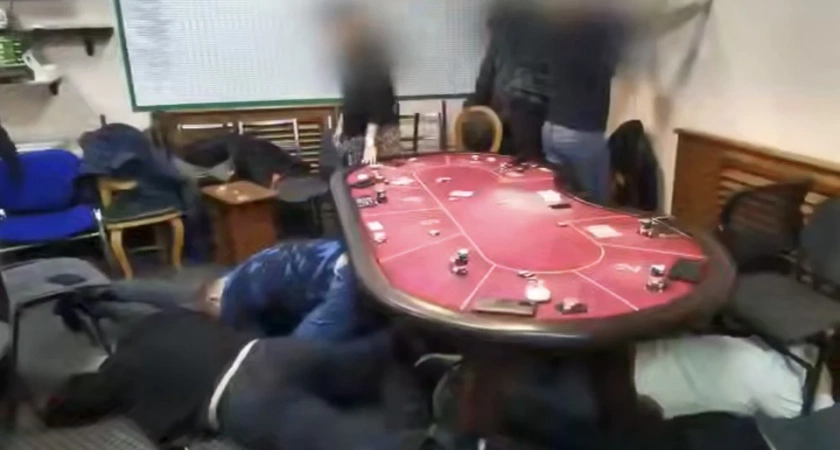 Жителей Усолья-Сибирского задержали за организацию подпольного казино в бильярдном клубе