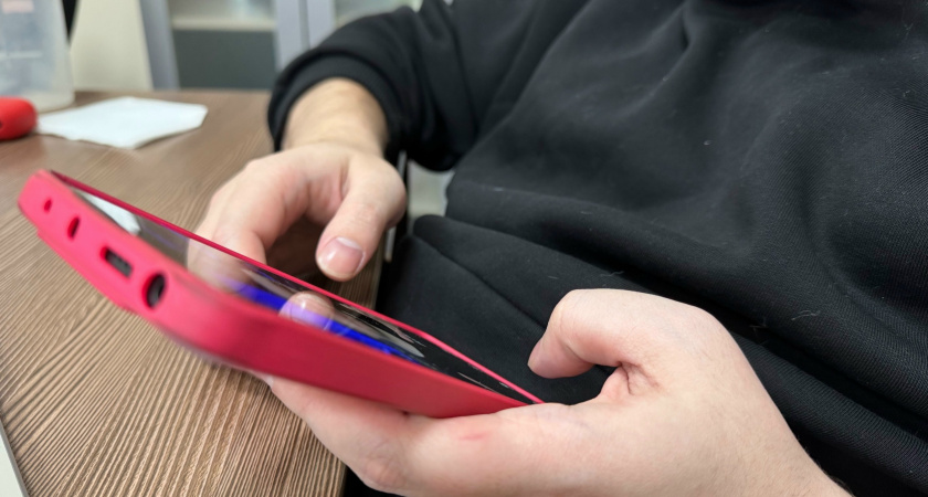 Жительница Иркутской области перевела деньги мошенникам после сообщения от имени популярного видеоблогера