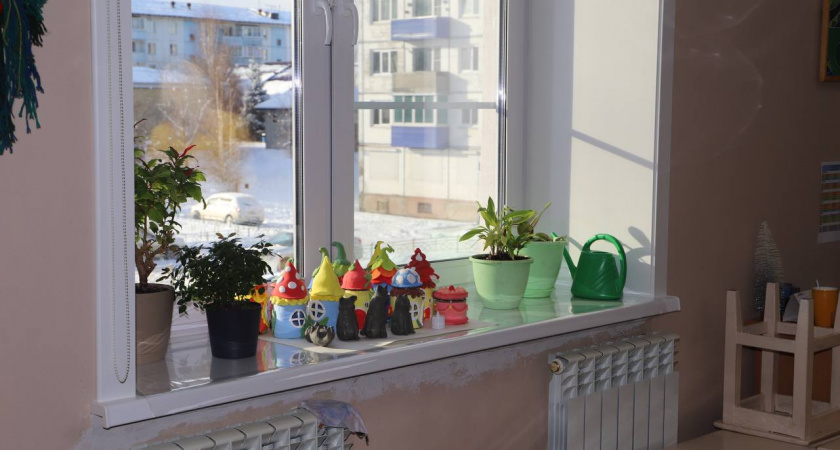 В Усольском районе меценаты установили новые окна в школе искусств