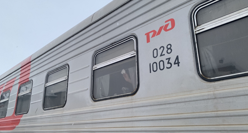 На станции в Иркутской области столкнулись состав и легковушка