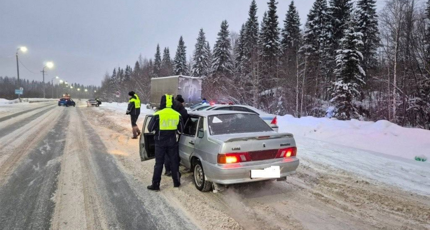 Инспектор ГАИ требует дать ему мобильный телефон для осмотра - что делать водителю в этой ситуации