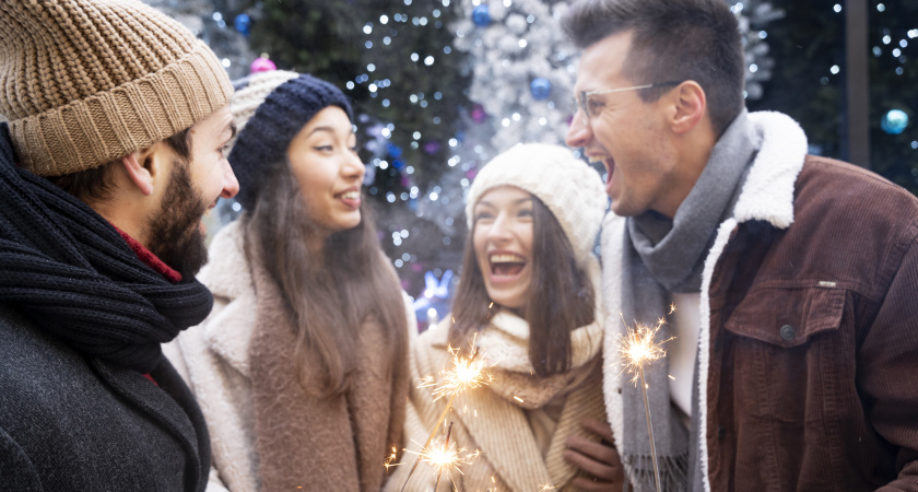 Праздновать Новый год с друзьями больше не модно: сейчас принято делать по-другому