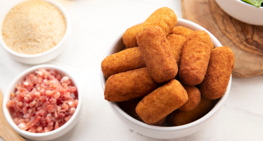 Беру 3 сосиски, немного картошки и необычный обед готов: делюсь любимым рецептом