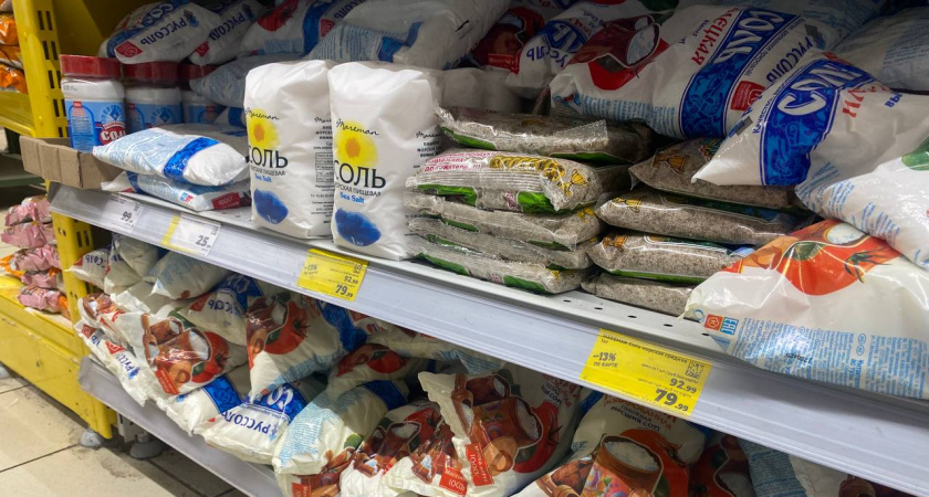 Зачем засыпаю соль в ведро для мусора: соседка подсказала классный лайфхак - теперь делаю только так