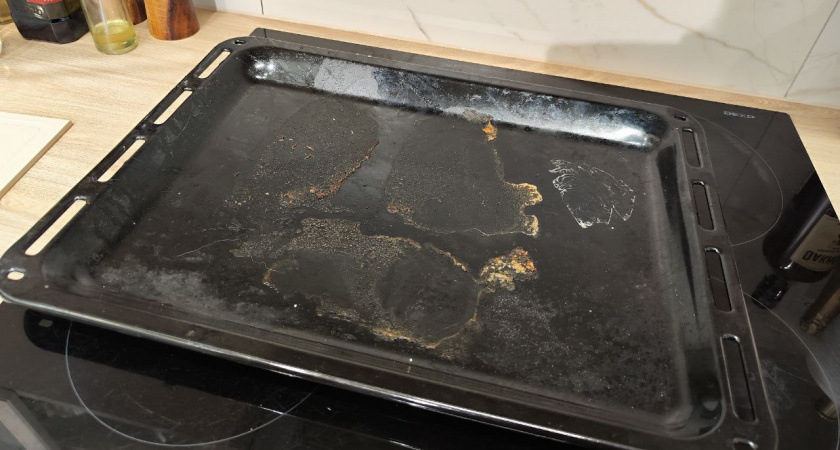3 ложки — и противень стал чище нового: от нагара и жира не осталось и следа — полезный совет