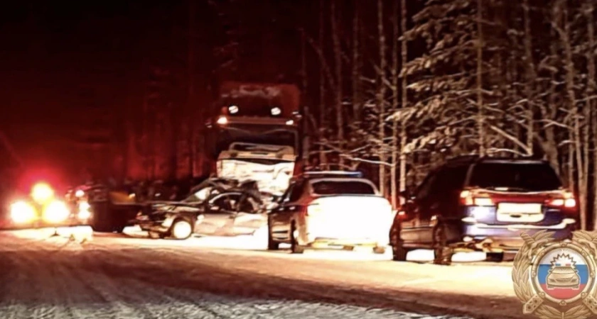 Пара погибла в лобовом столкновении с грузовиком на трассе в Иркутской области