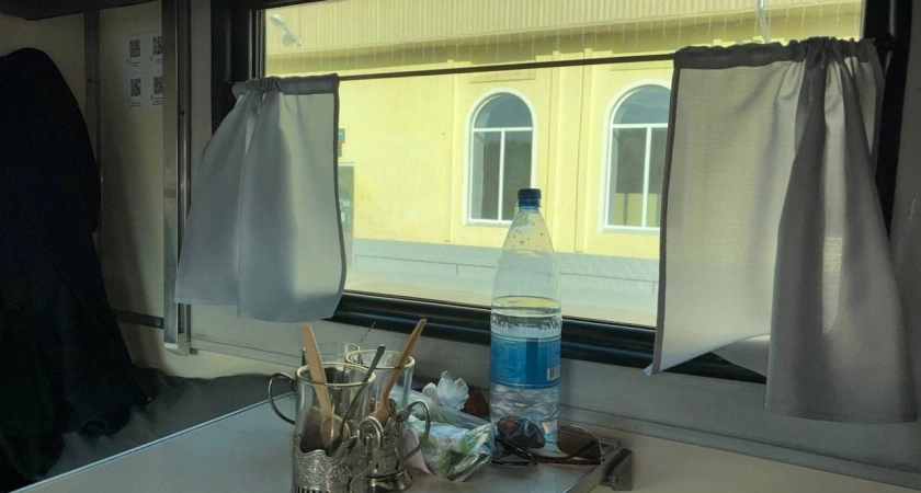 В 7 утра с верхней полки слезла попутчица и стала будить меня, чтобы я уступила ей место: проводник научил, как отвечать в таких ситуациях