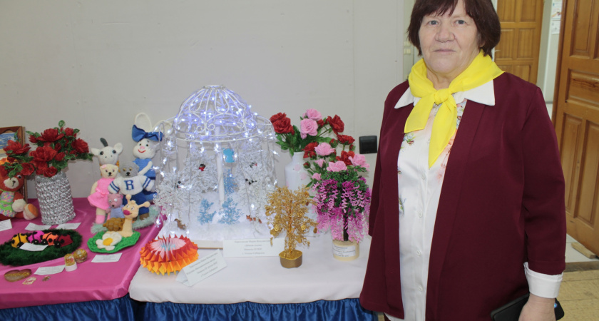Жительница Усолья выступила со стихами и представила рукодельные работы на городском парафестивале