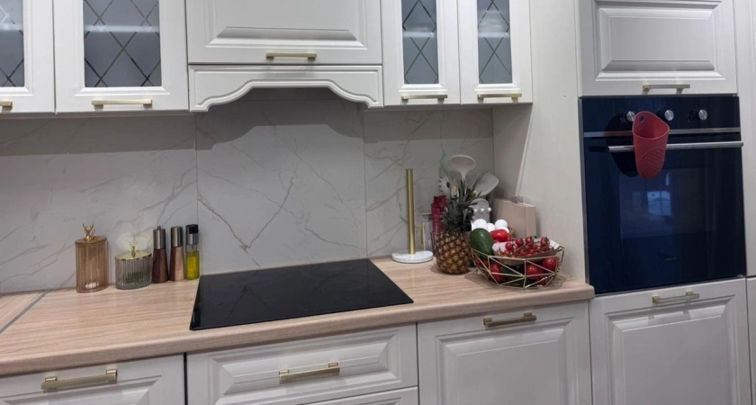 Отмыла всю кухню за 10 минут: кидаю на губку для сияния и чистоты — 6 проверенных хитростей