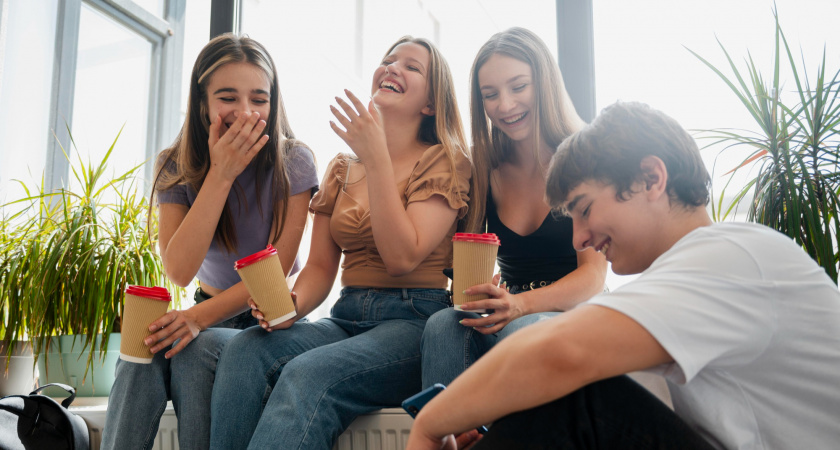 Как глупый человек сам себя выдает, но даже не догадывается: старая еврейская пословица