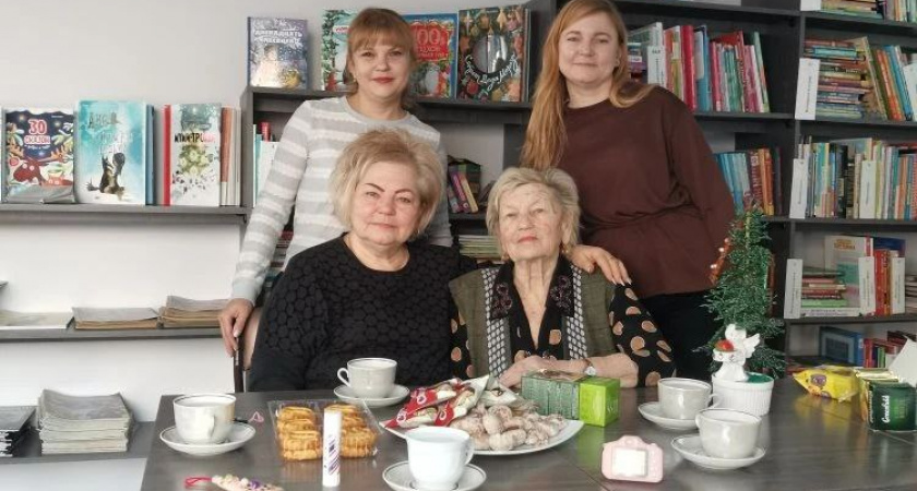 В Усолье-Сибирском психолог провела предновогоднюю встречу для людей с деменцией и их семей