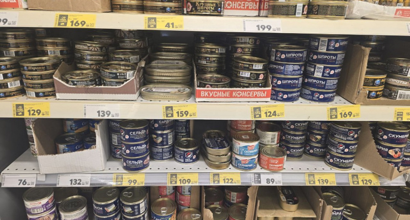 Дочь — технолог пищевой промышленности рассказала, в чем отличие консервов из "Светофора" от таких же в других магазинах
