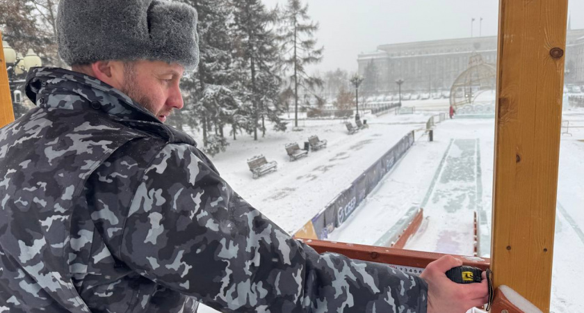 В Иркутской области проверяют ледяные и деревянные горки перед открытием сезона