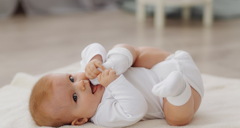 Это греческое имя для мальчика набирает популярность: властное, звучное и сильное - в переводе значит "всемогущий царь"