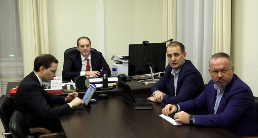 Власти Иркутской области координируют круглосуточную расчистку заснеженных трасс