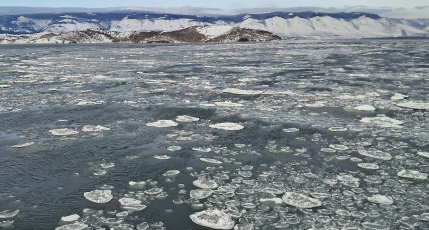 Паромную переправу на остров Ольхон в Иркутской области закроют в конце декабря