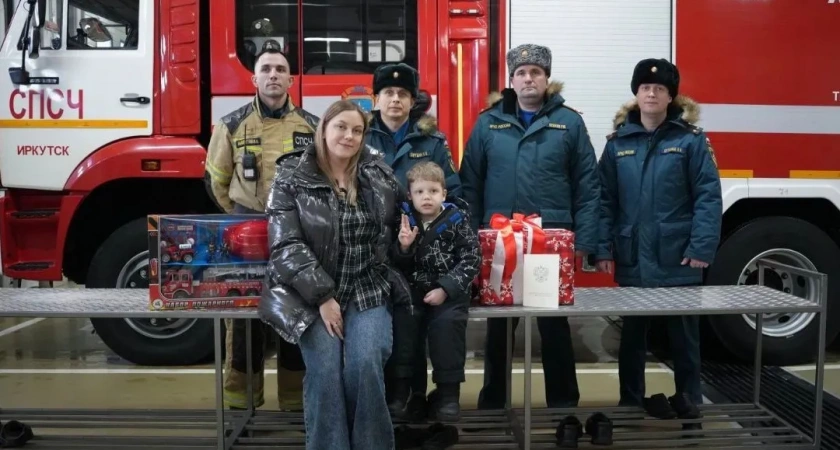 В Иркутской области пятилетний участник «Ёлки желаний» прокатился на пожарной машине
