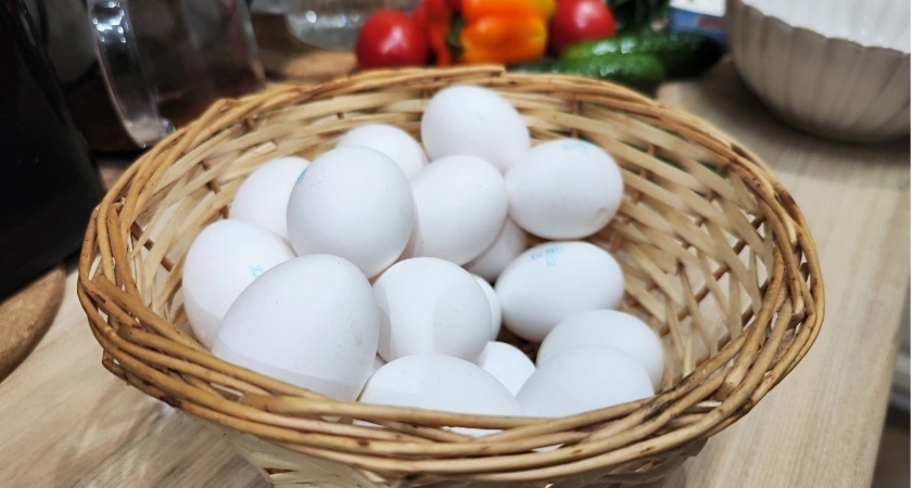 Больше никогда не буду покупать домашние яйца - и вот почему. Сравнила их с магазинными и ахнула