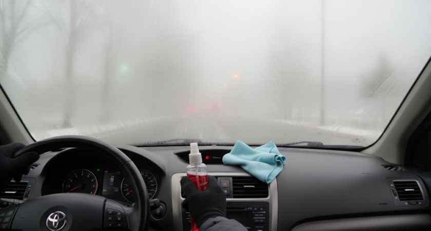 4 капли на 1 литр воды — и лобовое стекло внутри зимой без конденсата: даже дворники не нужны