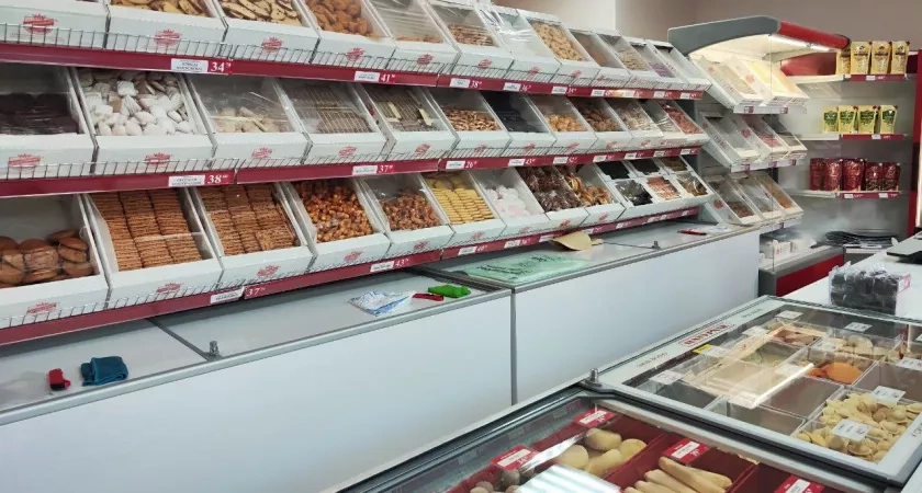 Набрали в "Ермолино" вкусностей по совету друзей: пиццу, коксовое печенье, кордон-блю с ветчиной и сыром — пробуем и оцениваем покупки