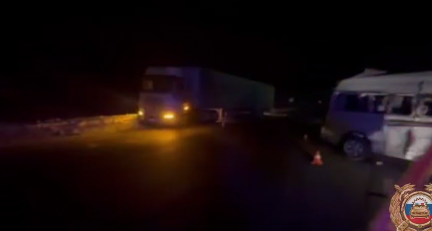 В Иркутской области произошло массовое ДТП с участием фуры и микроавтобуса