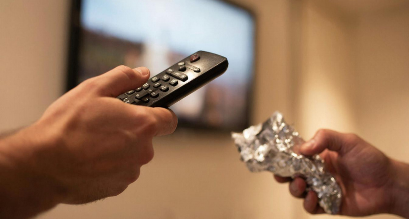 Пульт от телевизора перестал работать — понадобится лишь комочек фольги 