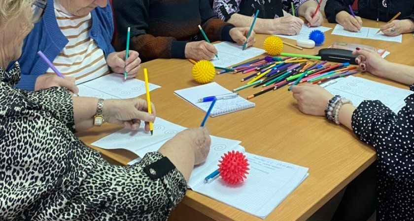 В Усолье-Сибирском пенсионеры тренируют память на специальных курсах