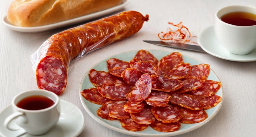 Научилась чистить колбасу: снимаю оболочку как чулок - за секунду. Гениальный лайфхак