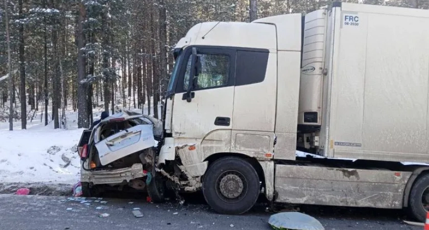 В Иркутской области на трассе «Байкал» в ДТП погибли женщина и двое детей