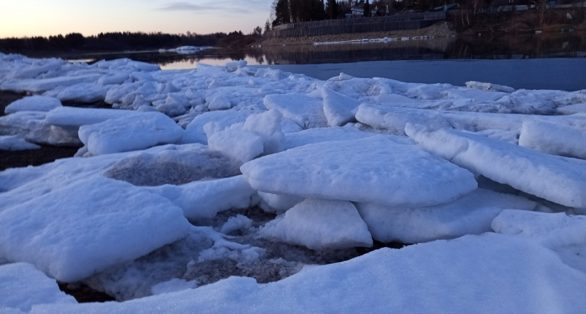 В Иркутской области специалисты оценили прочность ледового покрытия на реках и озёрах