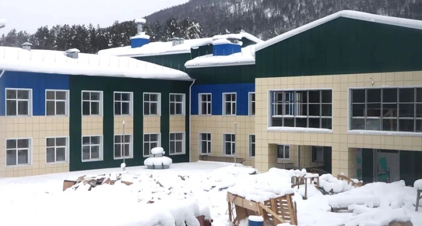 В северном поселке Иркутской области достроят новую школу на 250 мест