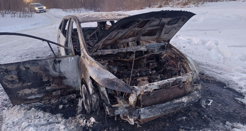 В Усольском районе полностью выгорела иномарка