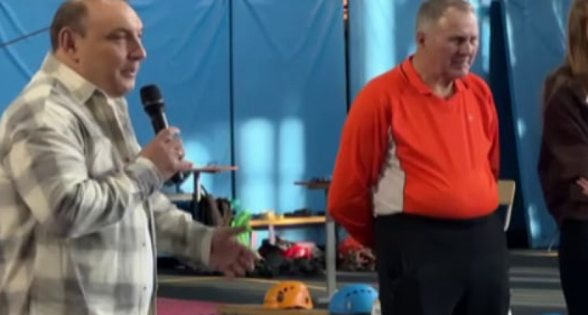 Максим Торопкин наградил победителей Кубка мэра по скалолазанию в Усолье