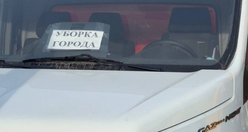 В Усолье-Сибирском дорожники продолжают чистить тротуары после снегопада