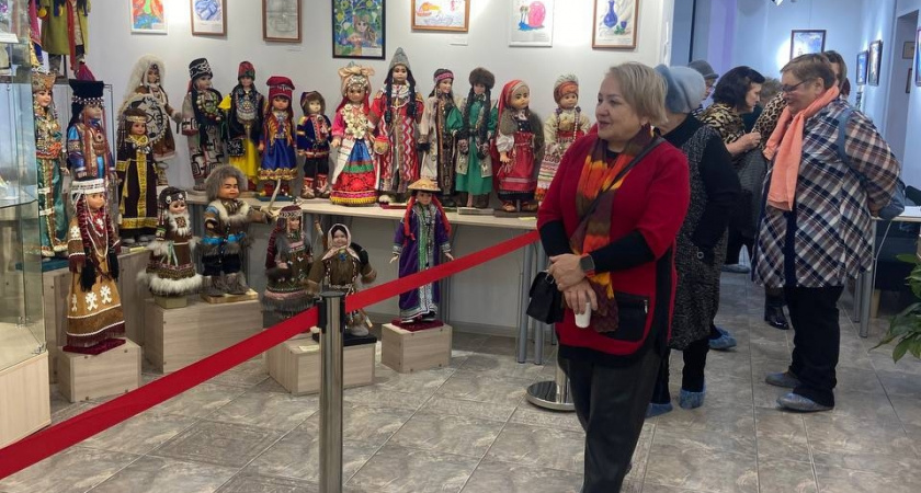 В Усолье показали кукол в костюмах народов России