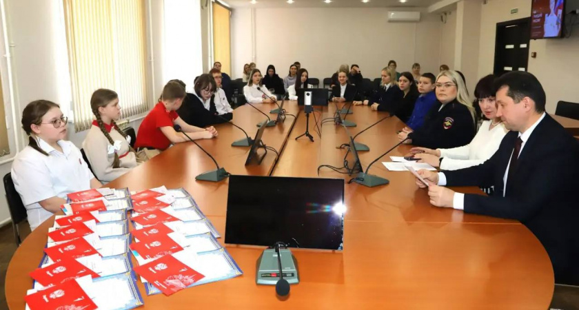 В Усольском районе 13 школьников получили первые паспорта