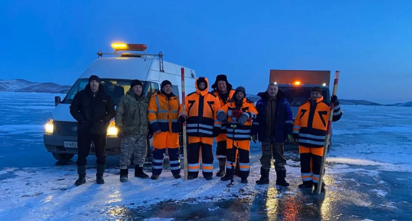 В Иркутской области на Байкале начали прокладывать ледовую дорогу на Ольхон
