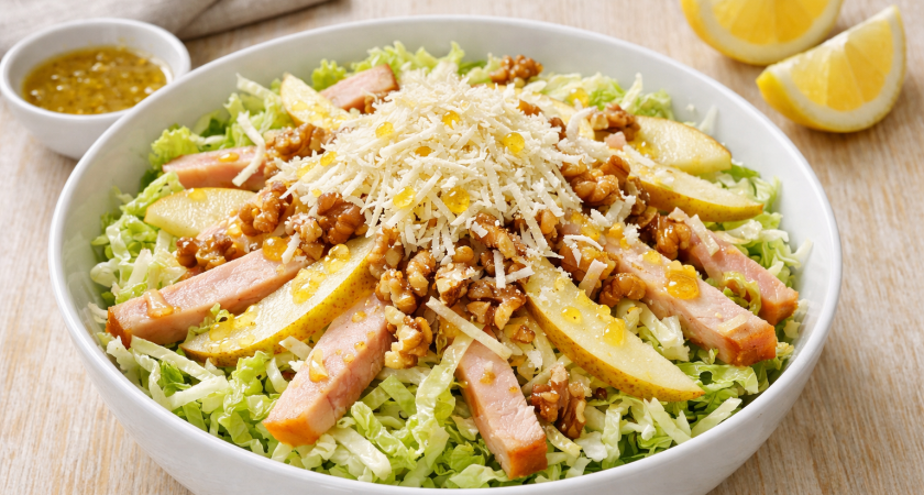 Салат с пекинской капустой "Красотка": отличный выбор для 8 марта — такой вкусный, что гостей за уши не оттащить