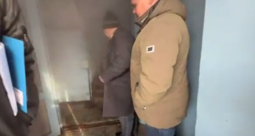 Мэр Усолья контролирует ситуацию с затоплением подвала жилого дома 