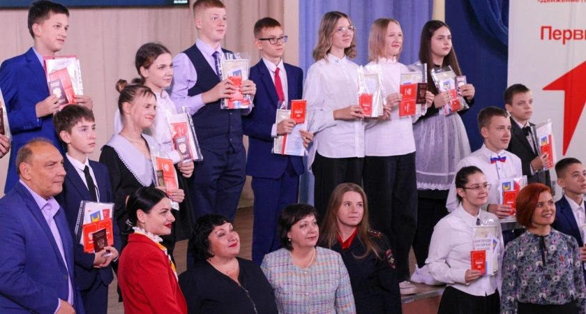 Фото к статье: Юные усольчане получили свои первые паспорта
